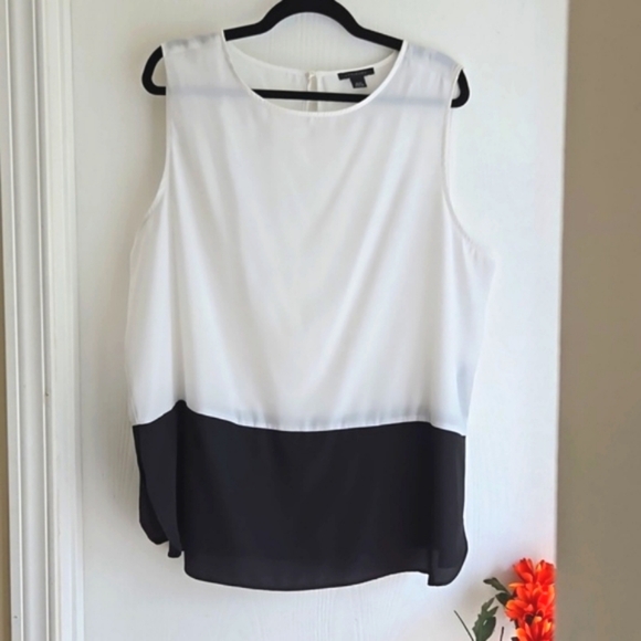 Attitude | Black White Sleeveless Blouse - Picture 6 of 7